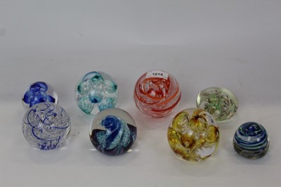 Lot 1018 - Collection of paperweights, including Langham and Selkirk (8)