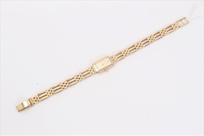 Lot 124 - Ladies 9ct gold Accurist wristwatch