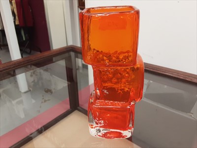 Lot 915 - Whitefriars tangerine drunken bricklayer vase designed by Geoffrey Baxter
