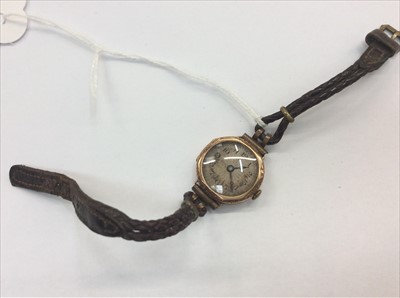 Lot 669 - Ladies vintage 9ct gold cased wristwatch