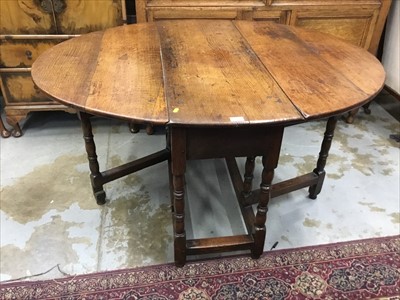 Lot 1045 - 17th / 18th century oak drop-leaf dining table