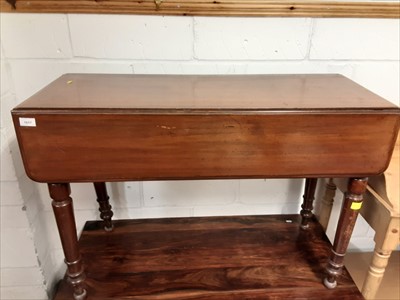 Lot 8 - Victorian mahogany drop leaf table on turned legs