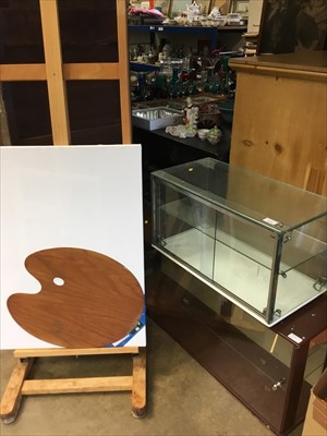 Lot 1076 - Two table top shop display cabinets and artists easel with accesories