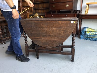 Lot 62 - Oak drop leaf table on turned supports