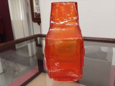 Lot 964 - Whitefriars Tangerine TV vase designed by Geoffrey Baxter