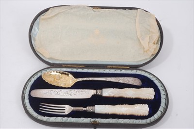 Lot 185 - Good quality Victorian silver three piece christening set in case