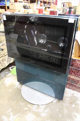 Lot 2 - Bang & Olufsen BeoVision Avant Television, together with remote control, handbooks and leads