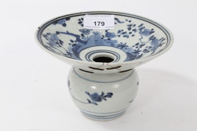 Lot 179 - 18th century Chinese blue and white spittoon