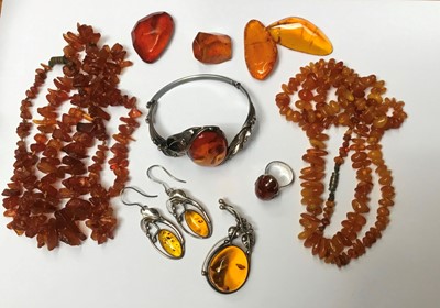 Lot 183 - Group of amber jewellery