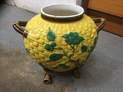 Lot 132 - Worcester majolica jardinière