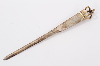 Lot 30 - Queen Elizabeth II 1977 Silver Jubilee commemorative silver letter opener with silver gilt crown surmount,.