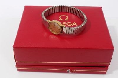 Lot 32 - Ladies Omega De Ville Quartz wristwatch, boxed