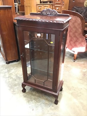 Lot 964 - Reproduction mahogany display cabinet