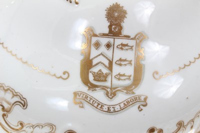 Lot 170 - Extensive collection of Chamberlains Worcester dinnerwares with gilt ornament and heraldic arms for the Mitchell family