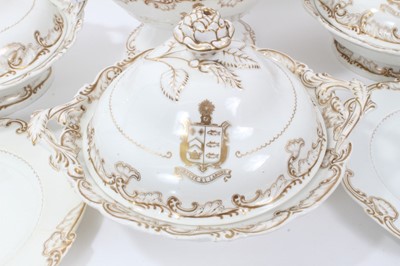 Lot 170 - Extensive collection of Chamberlains Worcester dinnerwares with gilt ornament and heraldic arms for the Mitchell family