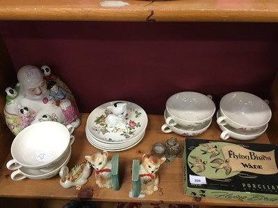 Lot 209 - Group of Wade flying bird ornaments in box, together with other ceramics and ornaments