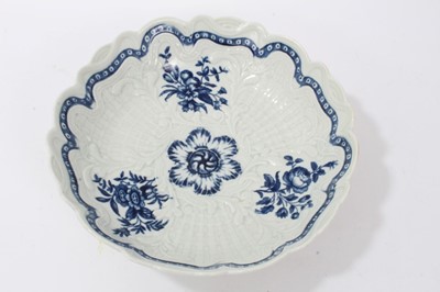 Lot 112 - Mid 18th century Worcester blue and white porcelain junket dish