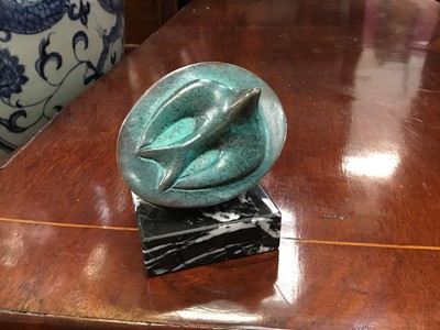 Lot 124 - Bronze dove paperweight