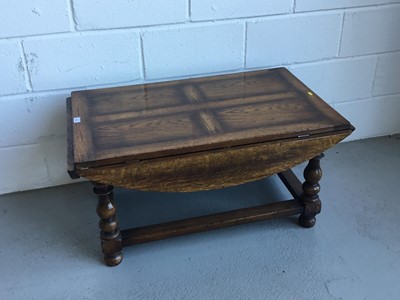 Lot 35 - Good Quality reproduction oak coffee table by Titchmarsh & Goodwin with drop leaves and turned baluster column legs joined by stretchers, 95cm in length, 48cm in height, 60cm in depth (leaves down)