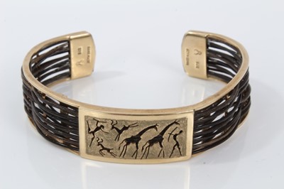 Lot 445 - 9ct gold African bracelet