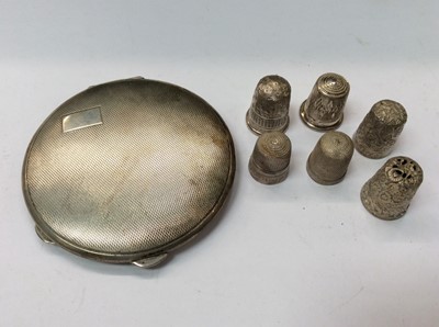 Lot 717 - Silver compact and six silver thimbles