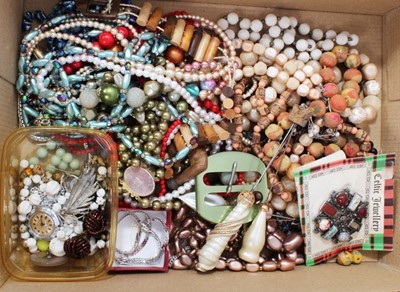 Lot 35 - Vintage costume jewellery and bijouterie