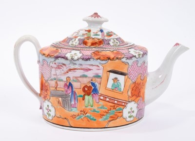 Lot 86 - New Hall teapot and cover