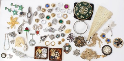 Lot 8 - Vintage costume jewellery including silver brooches, RAF paste set sweetheart brooch, Stratton compact and bijouterie