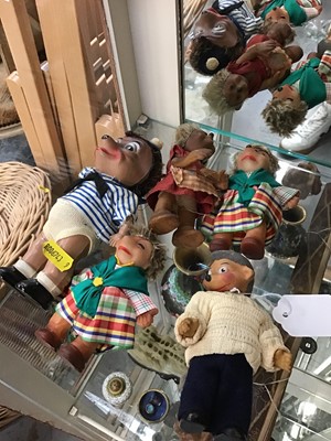 Lot 76 - Vintage Steiff toy, windup toy and other tops