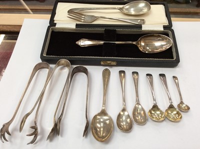 Lot 683 - Silver teaspoon in fitted case together with various silver flatware items