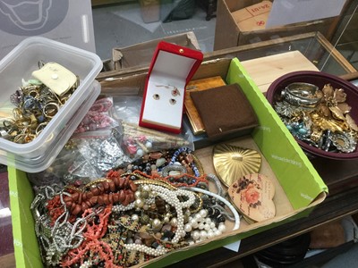 Lot 694 - Group vintage costume jewellery including rings, pendants, brooches, beads, compacts and bijouterie