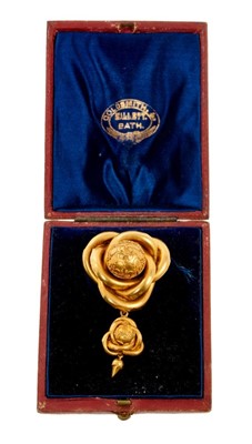 Lot 419 - Mid Victorian gold pendant brooch in original fitted box