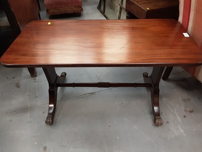 Lot 898 - Georgian style mahogany coffee table on splayed legs joined by turned stretcher