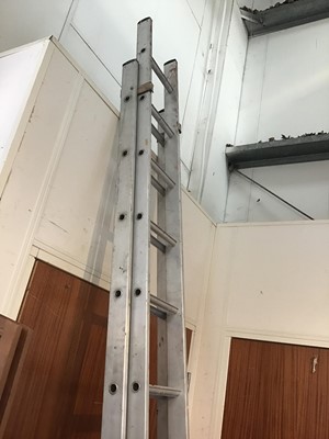 Lot 992 - Large extending aluminium ladder
