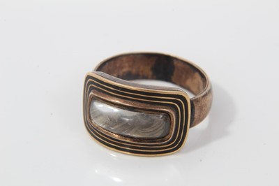 Lot 89 - Georgian yellow metal mourning ring