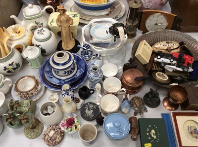 Lot 483 - Chinese blue and white vase with character marks to base together with other cermaics, metalware, Metamec mantel clock and sundries