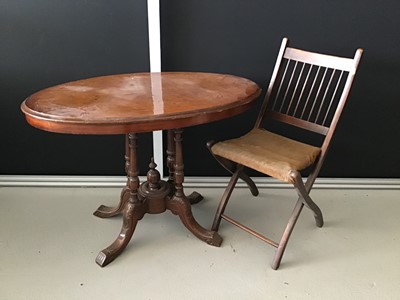 Lot 8 - Victorian mahogany loo table with oval inlaid...