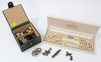 Lot 188 - Group of vintage costume jewellery