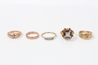 Lot 82 - Five gold rings