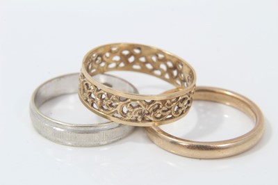 Lot 101 - Three 9ct gold rings