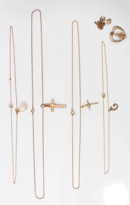 Lot 121 - Group gold and yellow metal chains and pendants