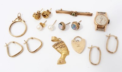 Lot 122 - Group gold and yellow jewellery