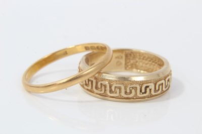 Lot 127 - 22ct gold wedding ring and 14ct gold ring with Greek key decoration