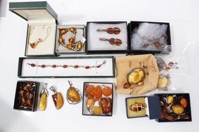 Lot 164 - Group silver mounted amber jewellery