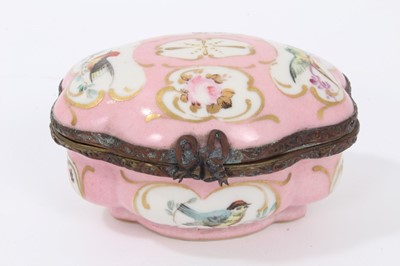 Lot 21 - 19th century Dresden porcelain lidded box