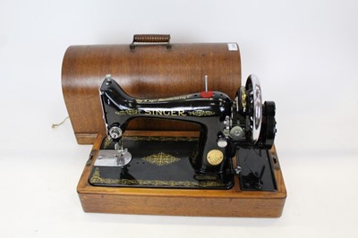 Lot 2168 - Vintage Singer Sewing machine in wooden case