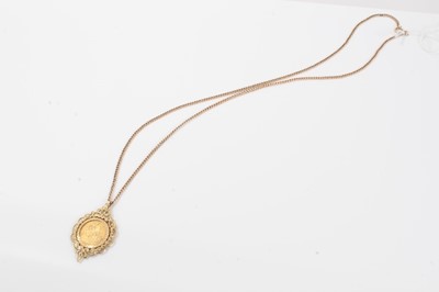 Lot 82 - Edwardian gold half sovereign in 9ct gold pendant mount on chain