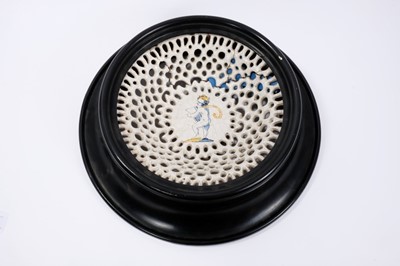 Lot 42 - 18th century Italian majolica reticulated tazza