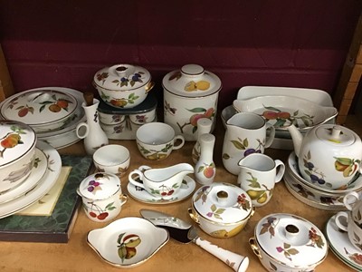 Lot 505 - Collection of Evesham tablewares