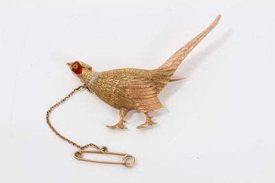 Lot 242 - Gold pheasant brooch